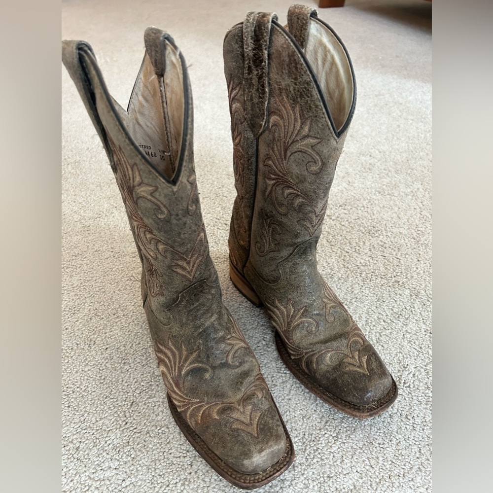 Circle G cowboy boots, size 8.5